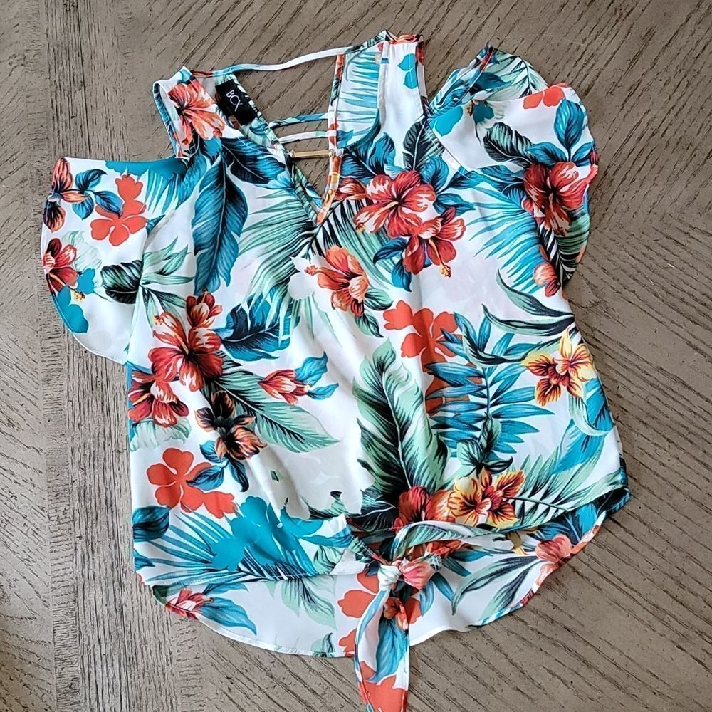 Pretty floral top size XS BCX 💙💚